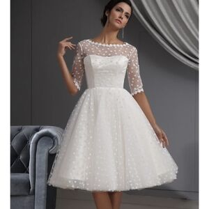 White A-line Midi Dress with Sweetheart Neckline